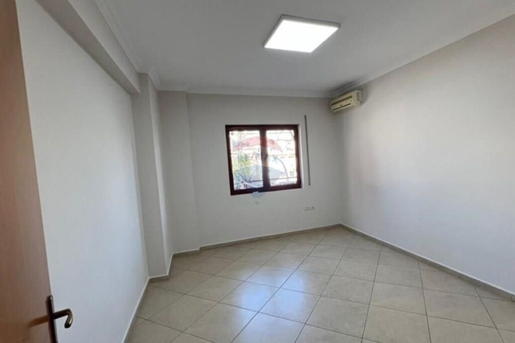 Zyrë - Për Qira - Rruga e Kavajës, Tiranë