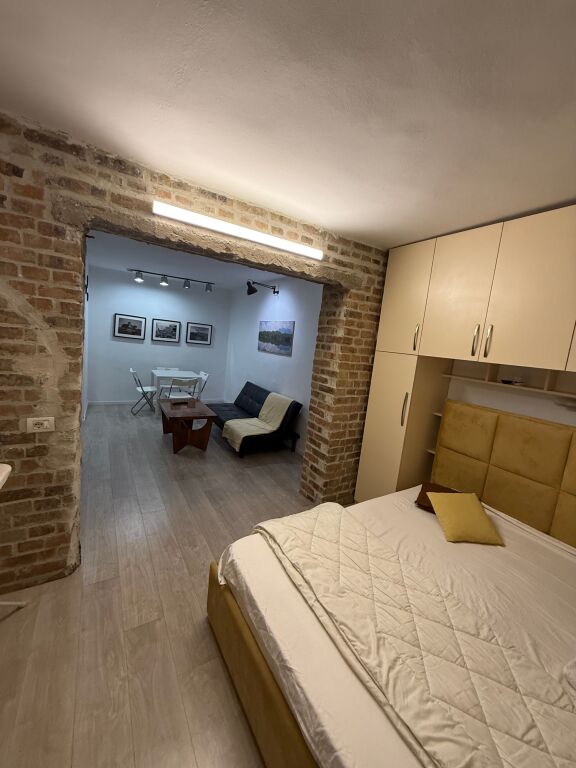 Monolocale in affitto nel centro 50.000 lek via Durresit