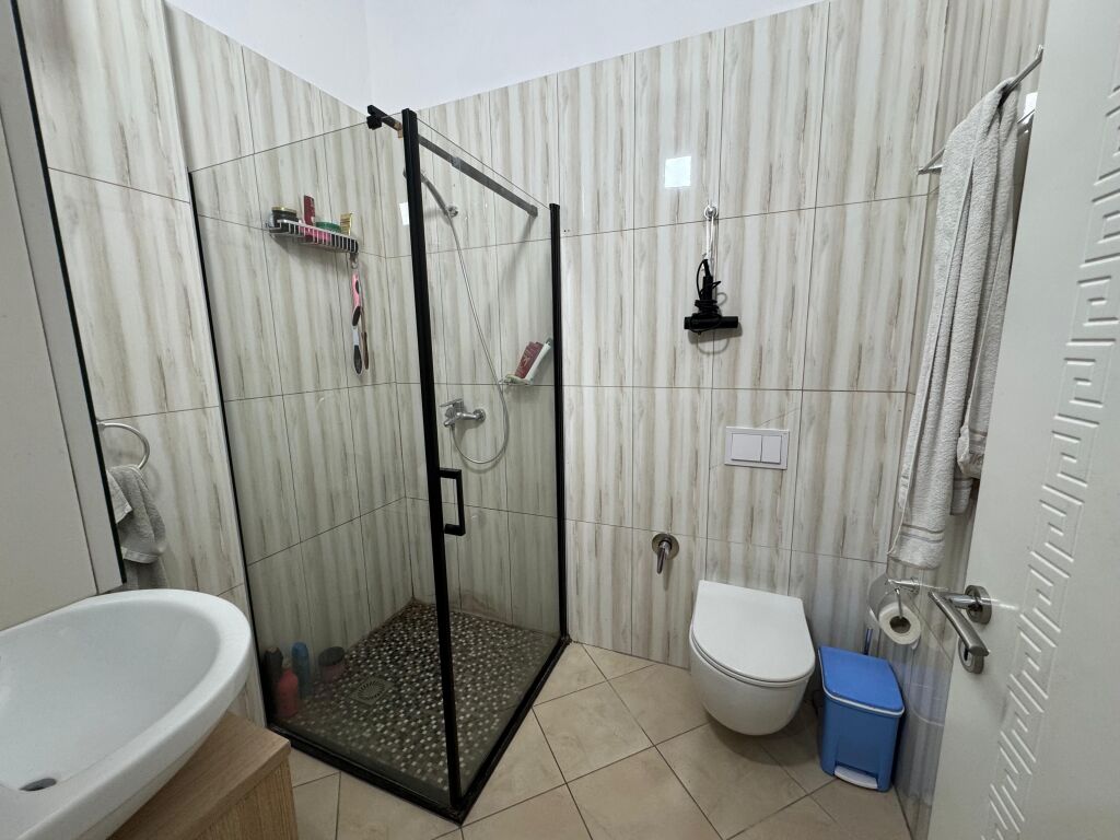 Shitet Apartament 2+1