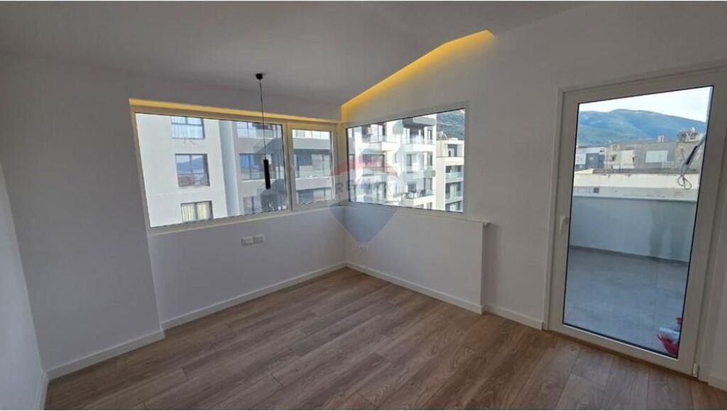 🌊 Apartment 2+1+2 for Sale – Lungomare, Vlora