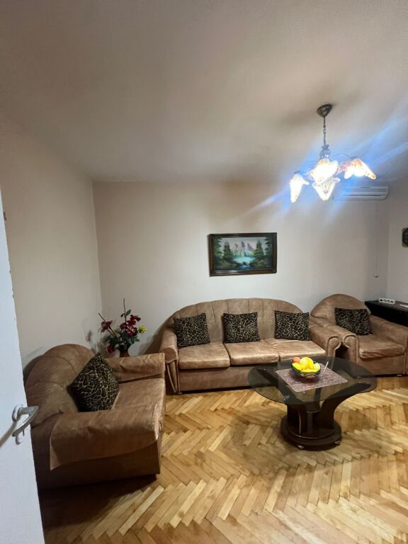 APARTAMENT ME QERA 2+1 21 DHJETORI 50.000 LEKE