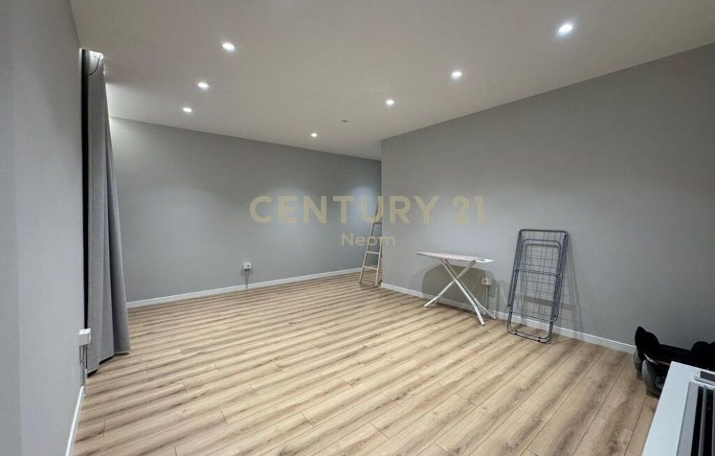 Appartamento in affitto 2+1+2 + P ( + cortile), Lago Secco