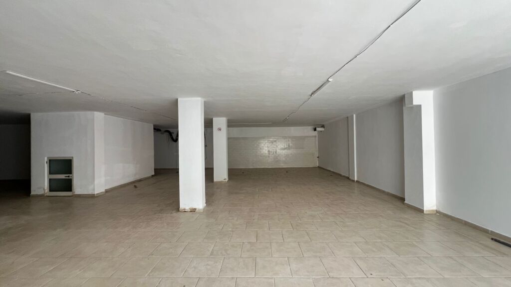 Commercial space for rent at Brryli!