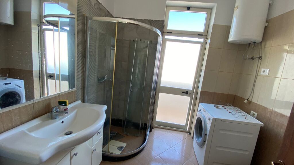 SHITET APARTAMENT 2+1+2+ VERANDE ILIRIA PLAZH DURRES 125000 EURO