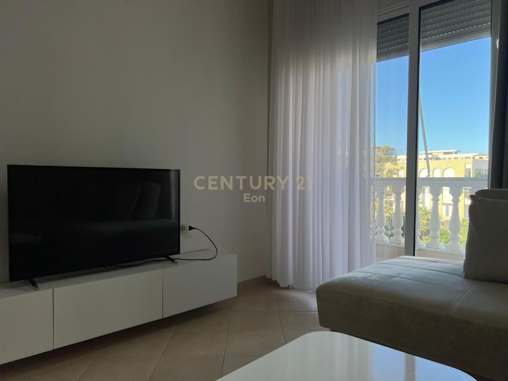 Shitet Super Apartament 1+1në Golem !!