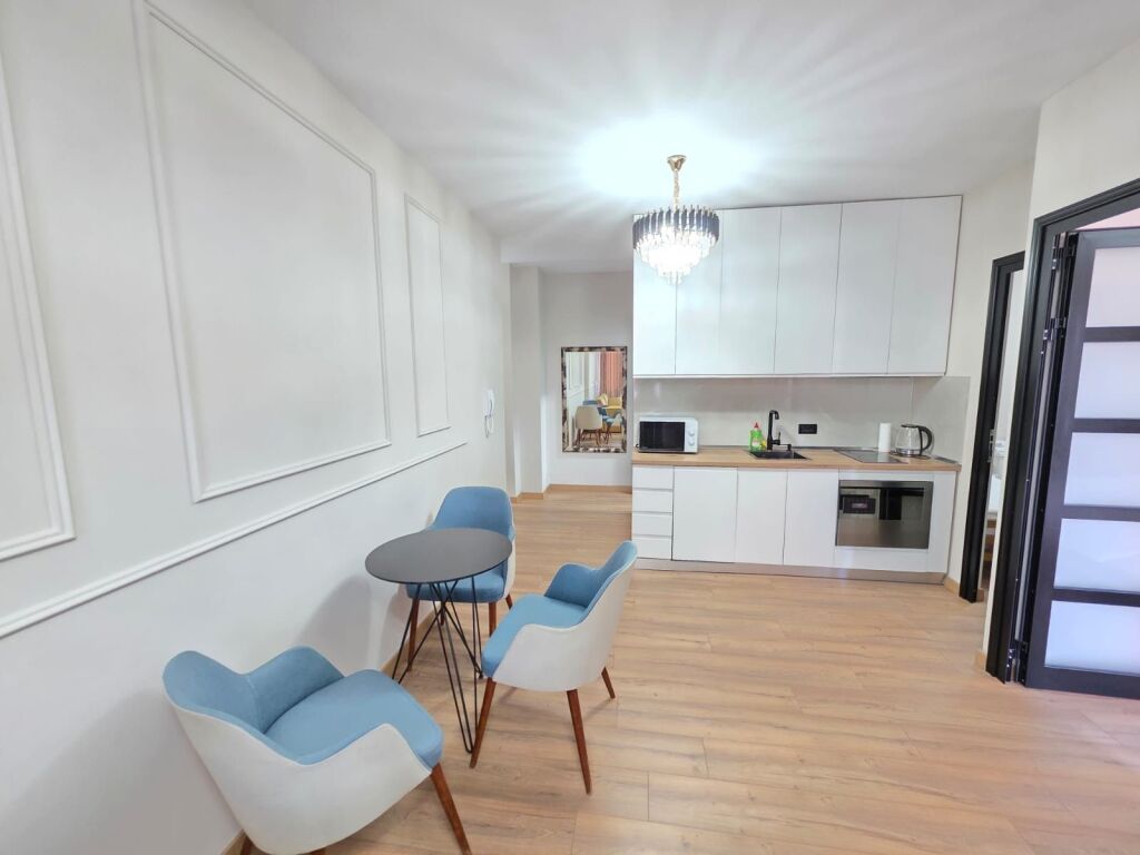 Apartament 2+1, Islam Alla, Myslym Shyr