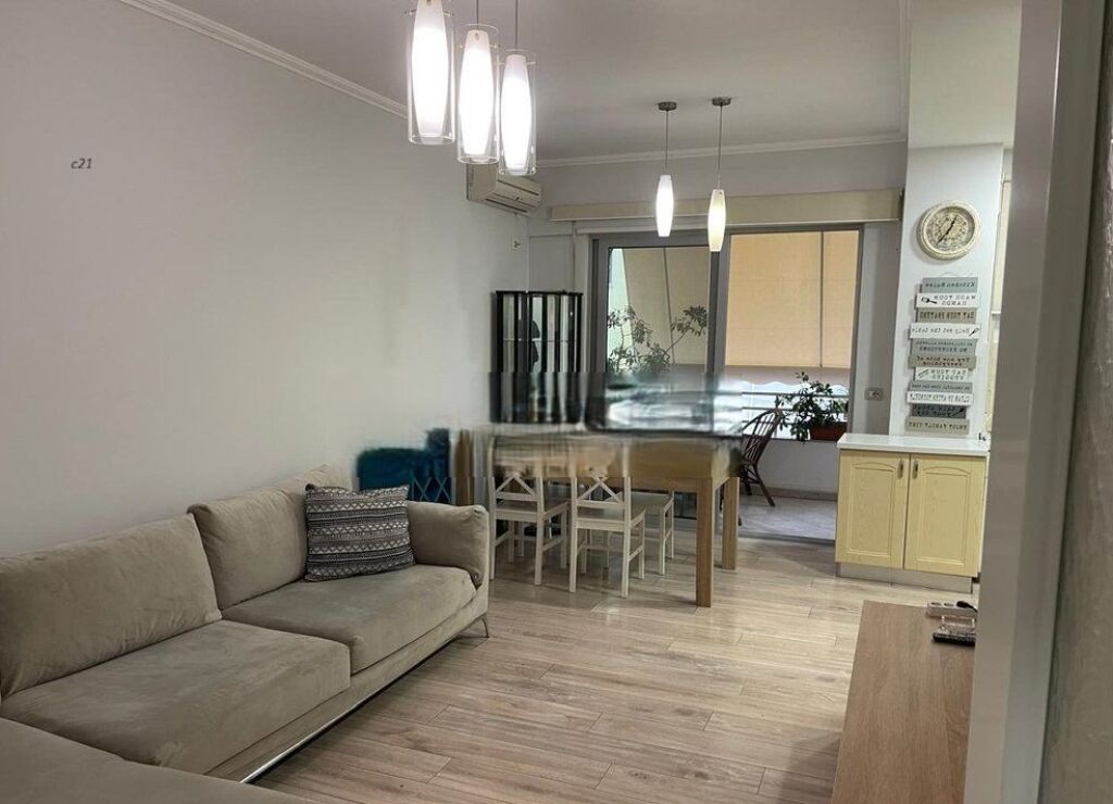 2+1+2 + garazh 111m2 Liqeni i Thate