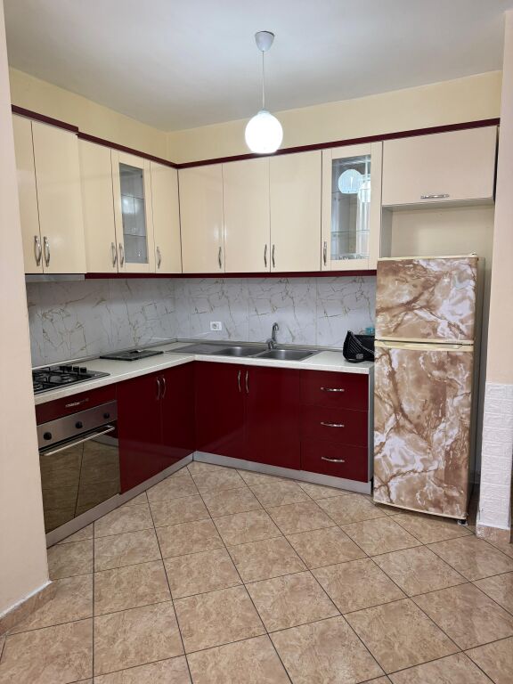 Apartament 1+1 për qira – Stacioni i Trenit, Durrës