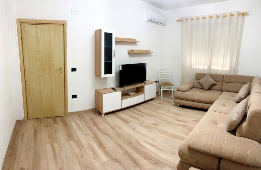 Jepet apartament me qera 1+1
