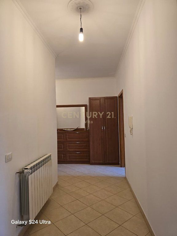Apartament 2+1 me Garazh për Qira në Qendër !