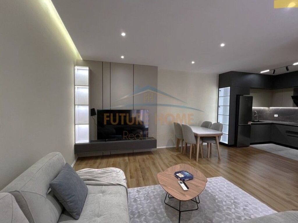 Shitje, Apartament 1+1,Galeria Roma , Rruga e Kavajes, Tirane !