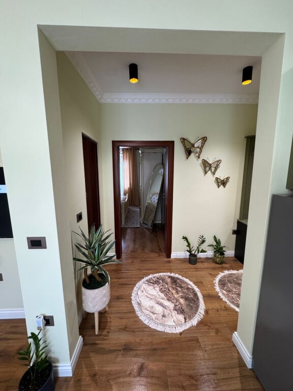 Jepet apartament me qera 1+1 muzeumi durres