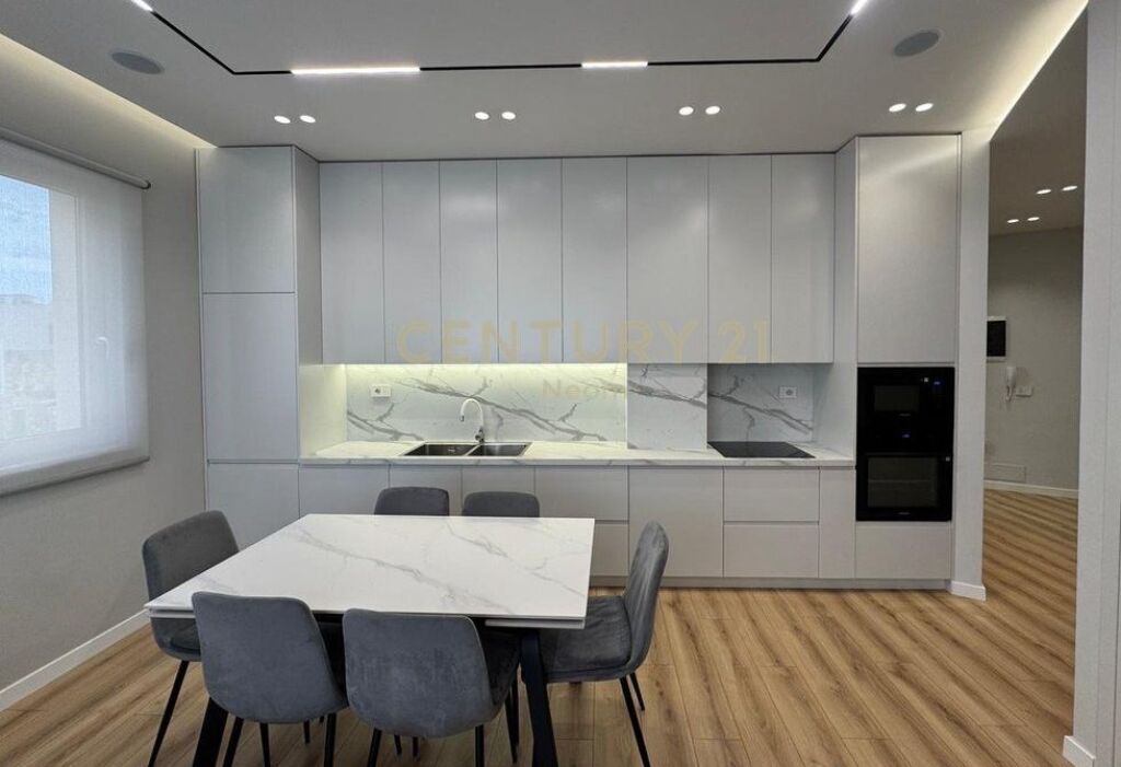 Appartamento in affitto 2+1+2 + P ( + cortile), Lago Secco