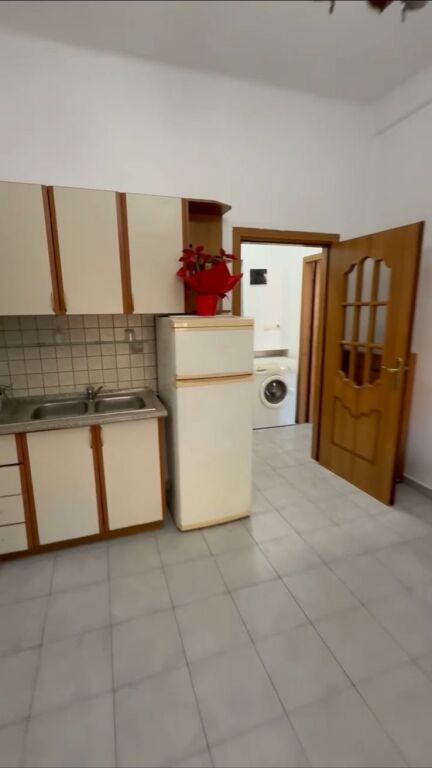 ZYRE ME QERA 50 M BLLOK 60.000 LEKE