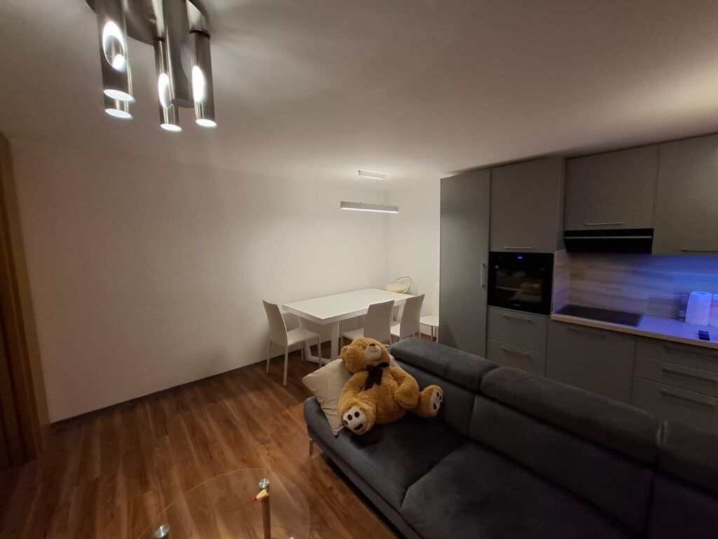 Jepet apartament me qera 1+1 vollga