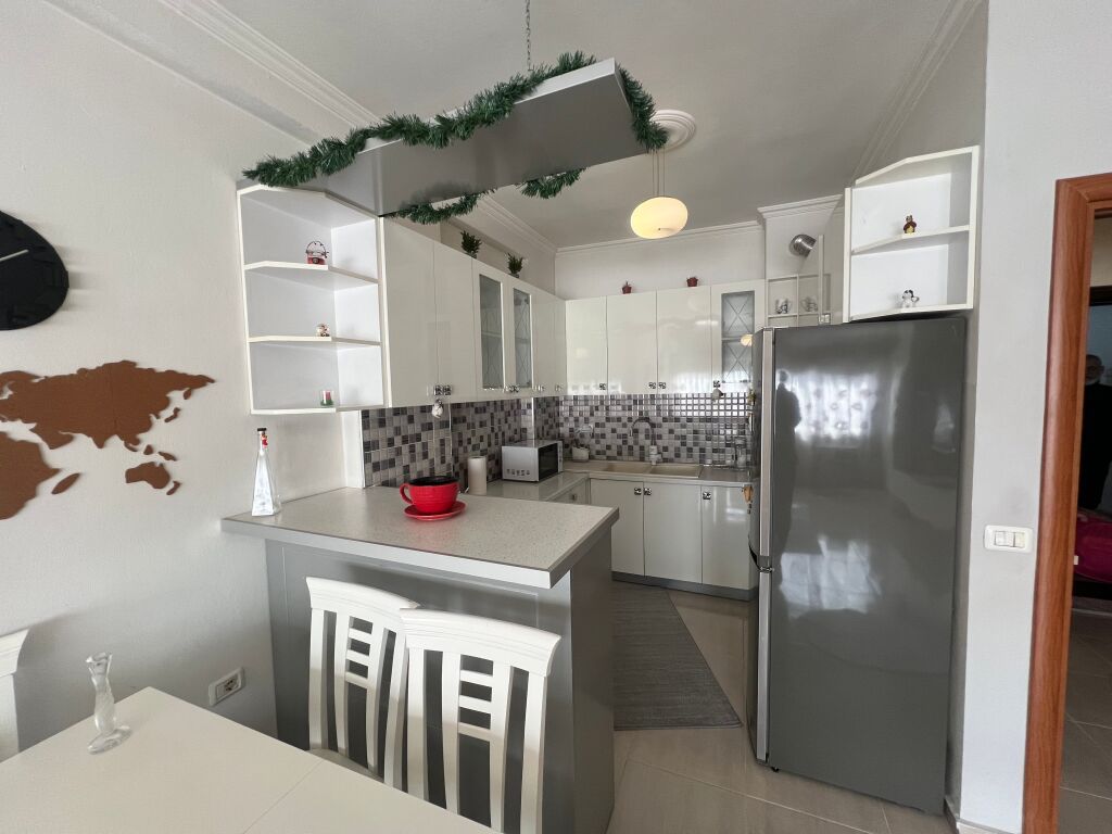 In vendita 1+1, Astir, Vicino al Rrethit, Completamente arredato