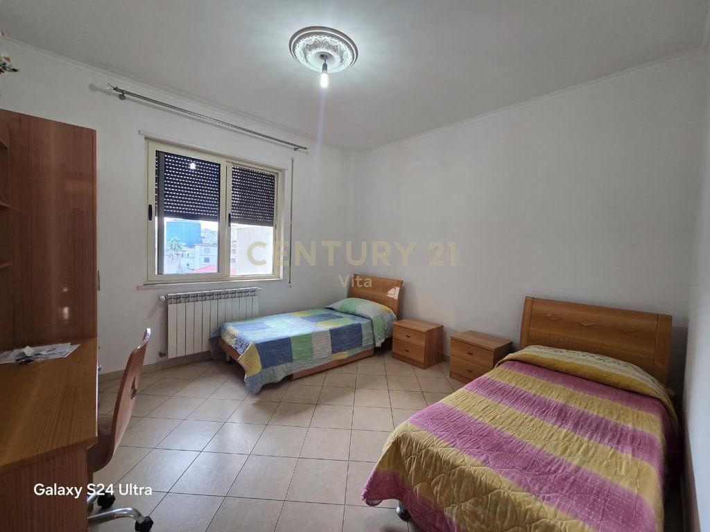 Apartament 2+1 me Garazh për Qira në Qendër !