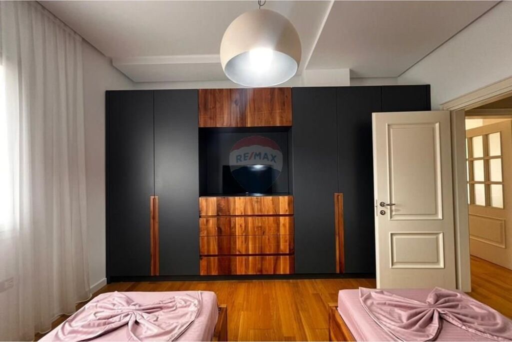 Apartament - Për Qira - Kopshti Botanik, Tiranë