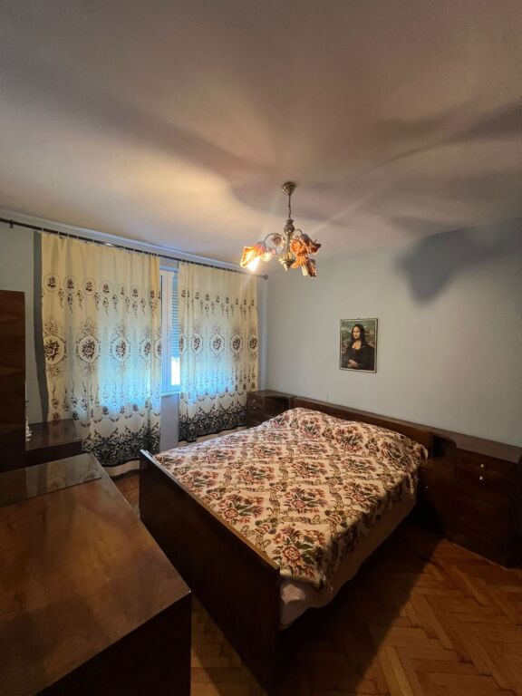APARTAMENT ME QERA 2+1 21 DHJETORI 50.000 LEKE