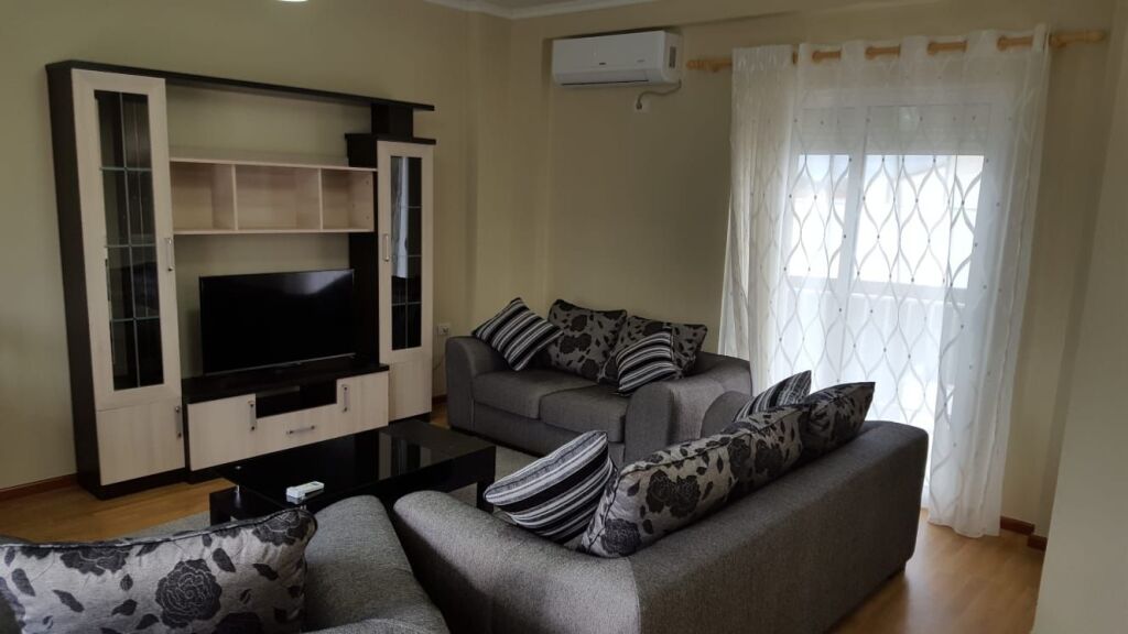 Jepet Apartament 2+1 me Qira në Fresk !