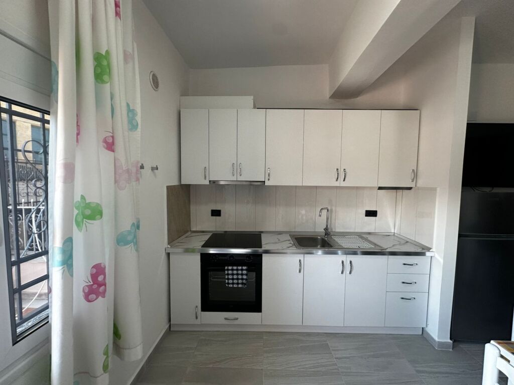 🏡 Shtëpi Private 1+1 me Qira – Çole e Re, Vlorë