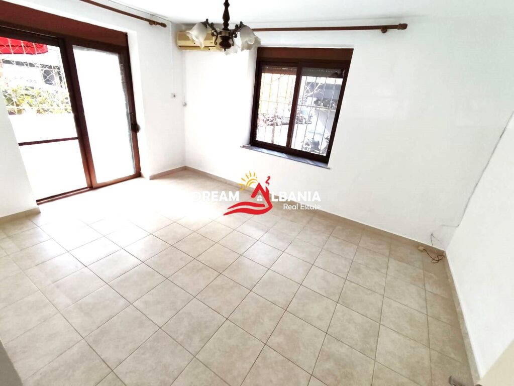 Jepet Ambjent Biznesi ne zonen e 21 Dhjetorit prane Bar Gravity ( ID 42611408 )