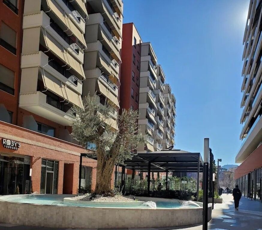 🏢 Locale Commerciale in Affitto – Complesso Delijorgji 📍