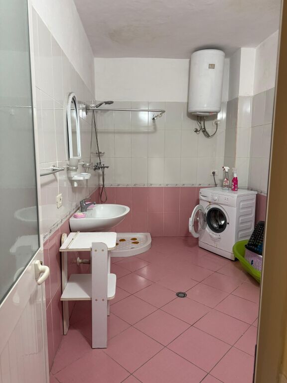 Apartament 1+1 për qira – Stacioni i Trenit, Durrës