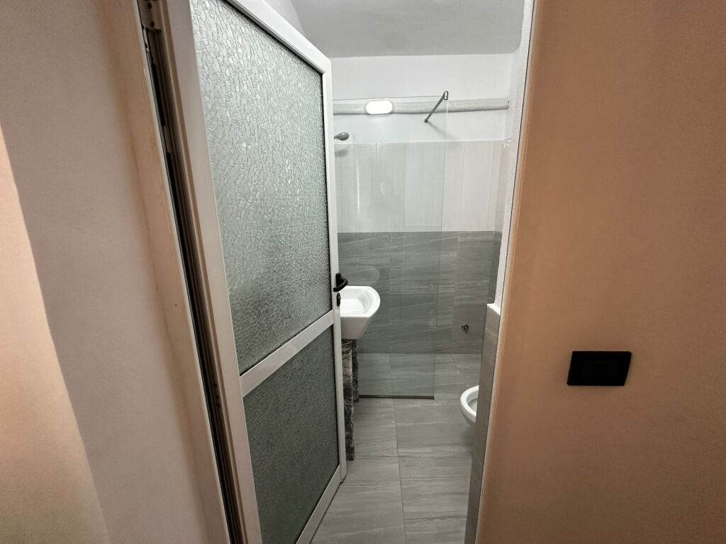 🏡 Shtëpi Private 1+1 me Qira – Çole e Re, Vlorë