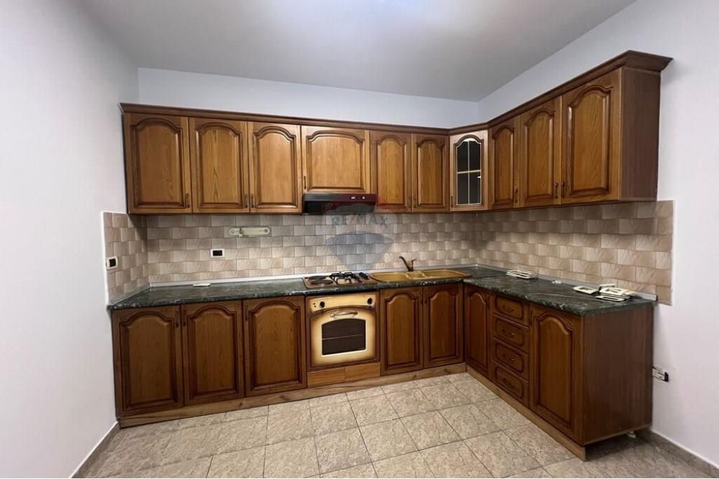 AMBIENT BIZNESI PER QIRA NE BLLOK!