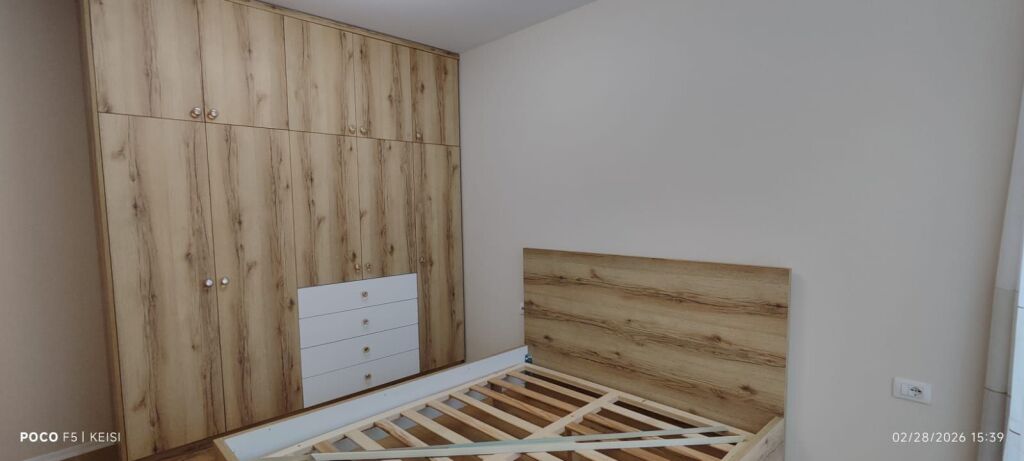 🏢Nuovo Boulevard, Via Petrela, appartamento in affitto, 1+1, Appena arredato. 65,000Leke