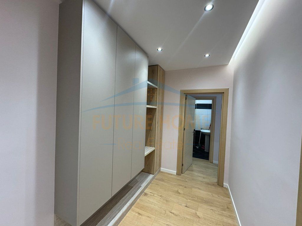 Shitet, Apartament 2+1+2, Unaza e Re