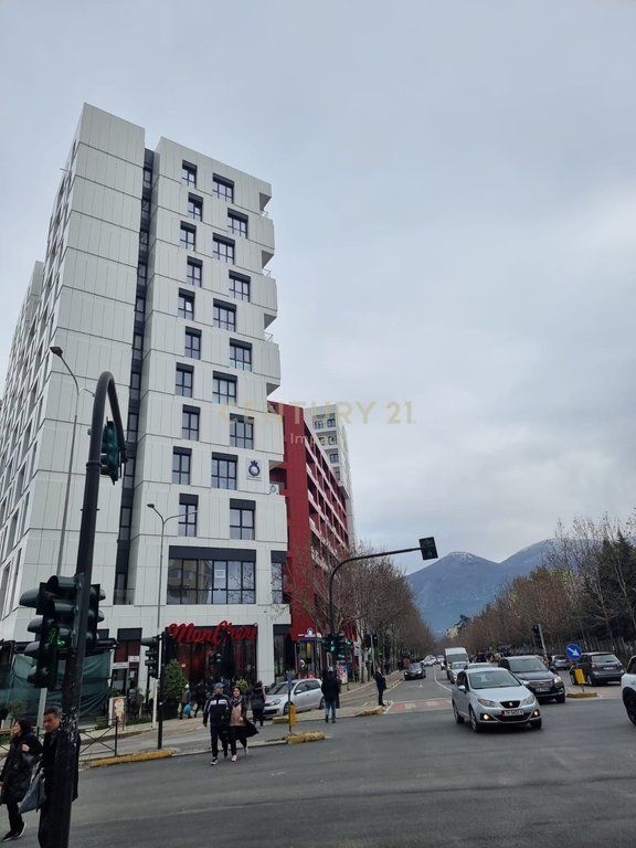 JAPIM ME QIRA AMBIENT KOMERCIAL BUZE RRUGES DIBRES, KOMPLEKSI ARLIS FARMACIA 10