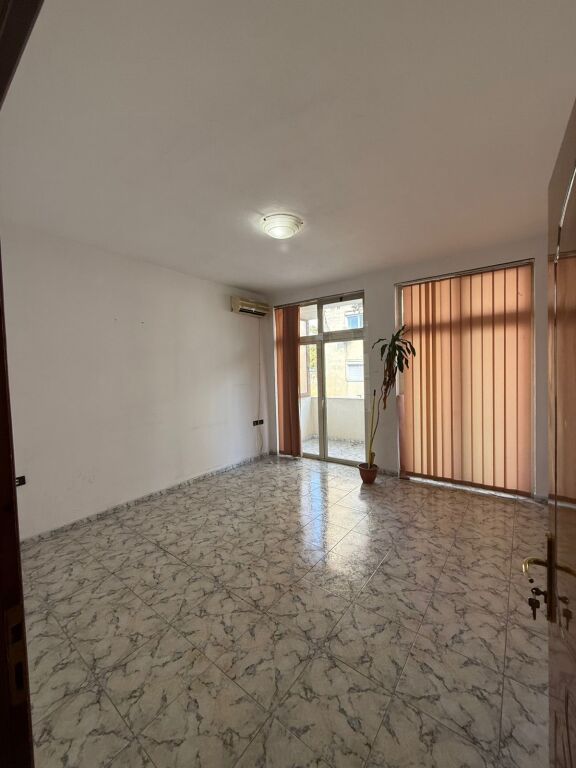 Jepet me Qera per Zyra