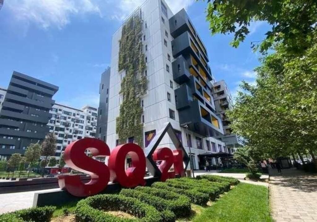 Shitet, Ambient Biznesi, SQUARE21 , Rruga e Kavajës, Tiranë. 