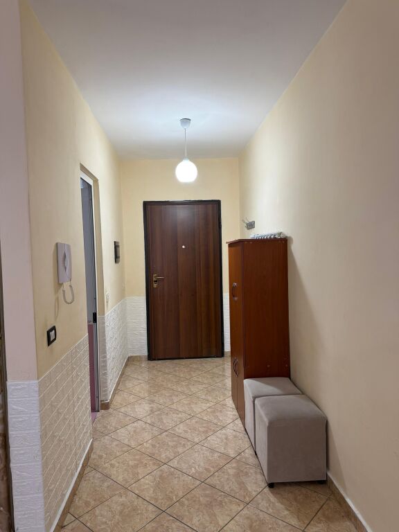 Apartament 1+1 për qira – Stacioni i Trenit, Durrës