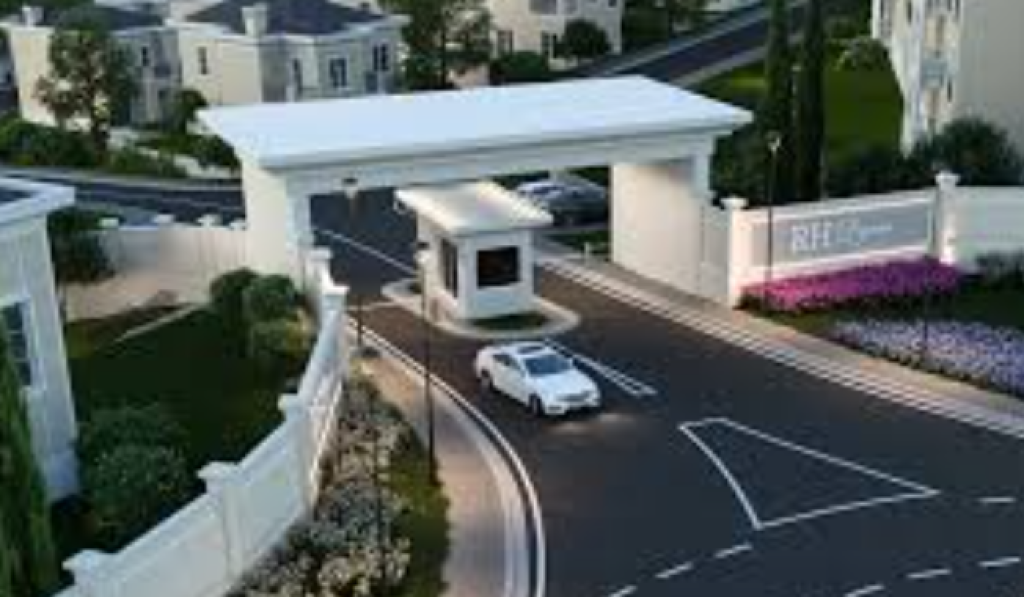 Luxury Villa for Sale – Rolling Hills, Lake of Farka📍