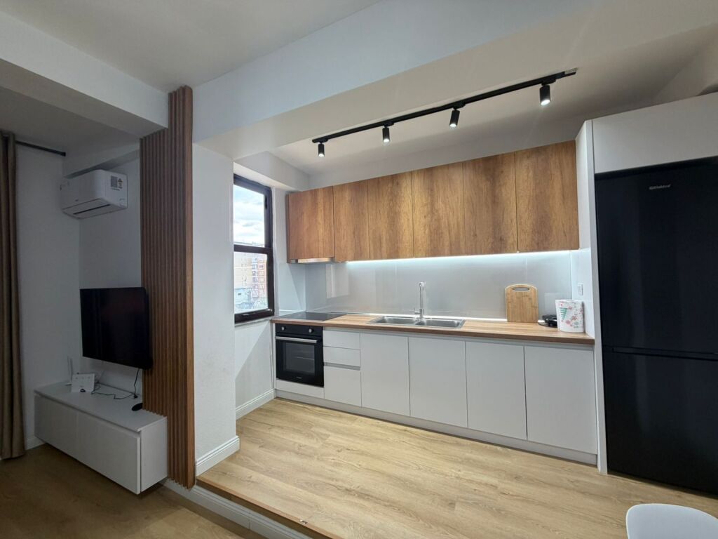 Shitet Apartament 1+1