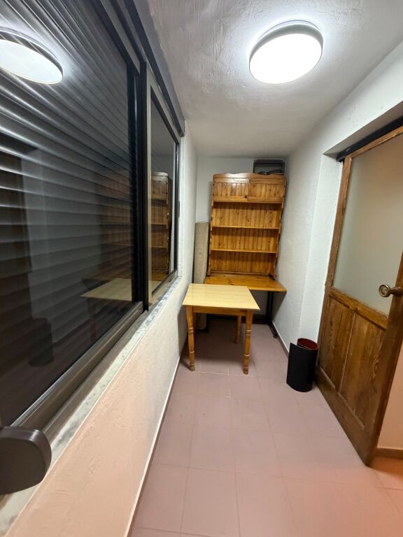 2+1,i mobiluar te rruge e durresit,600 euro