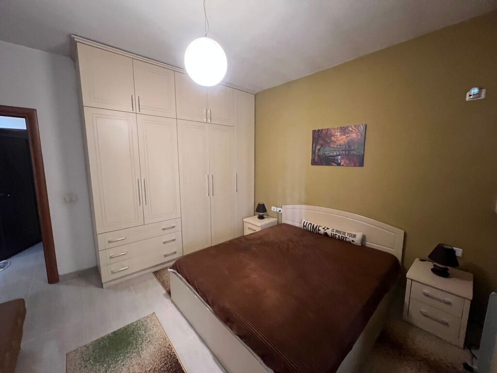 In vendita 1+1, Astir, Vicino al Rrethit, Completamente arredato