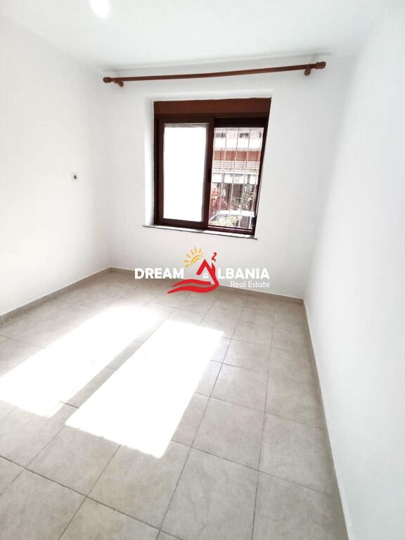 Jepet Ambjent Biznesi ne zonen e 21 Dhjetorit prane Bar Gravity ( ID 42611408 )