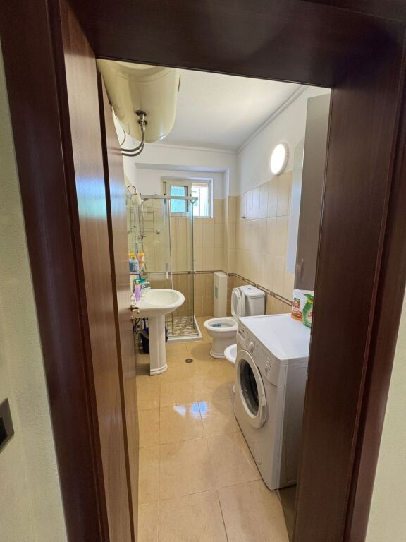 Jepet apartament me qera 1+1 muzeumi durres