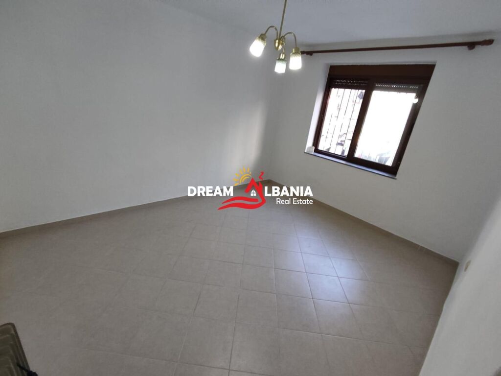 Jepet Ambjent Biznesi ne zonen e 21 Dhjetorit prane Bar Gravity ( ID 42611408 )