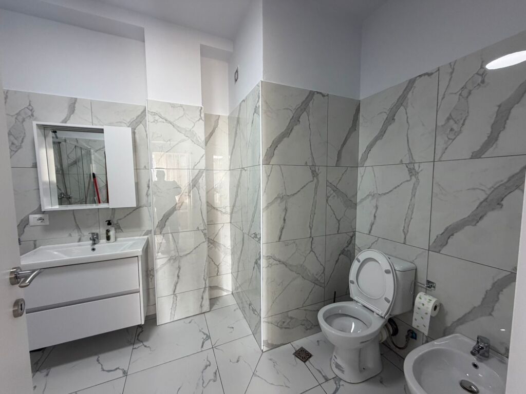 Jepet apartament me qera 1+1 lagja 17 durres