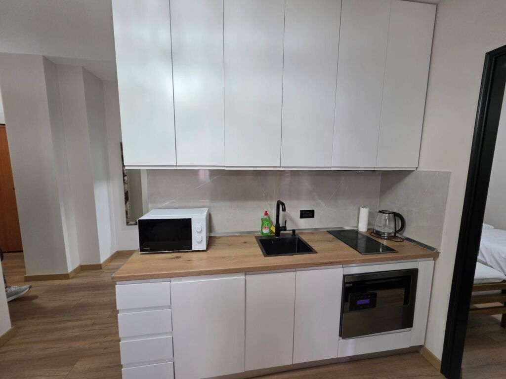 Apartament 2+1, Islam Alla, Myslym Shyr