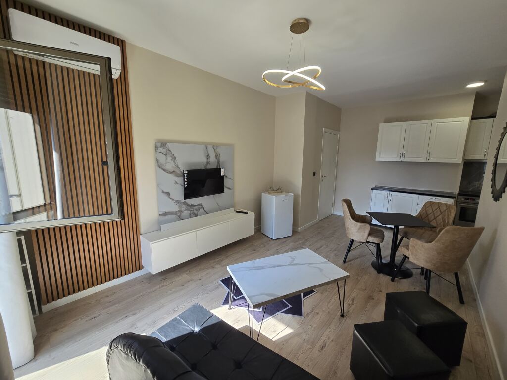 2 Appartamenti in Affitto nel Centro di Tirana, Vicino al 15° Piano.