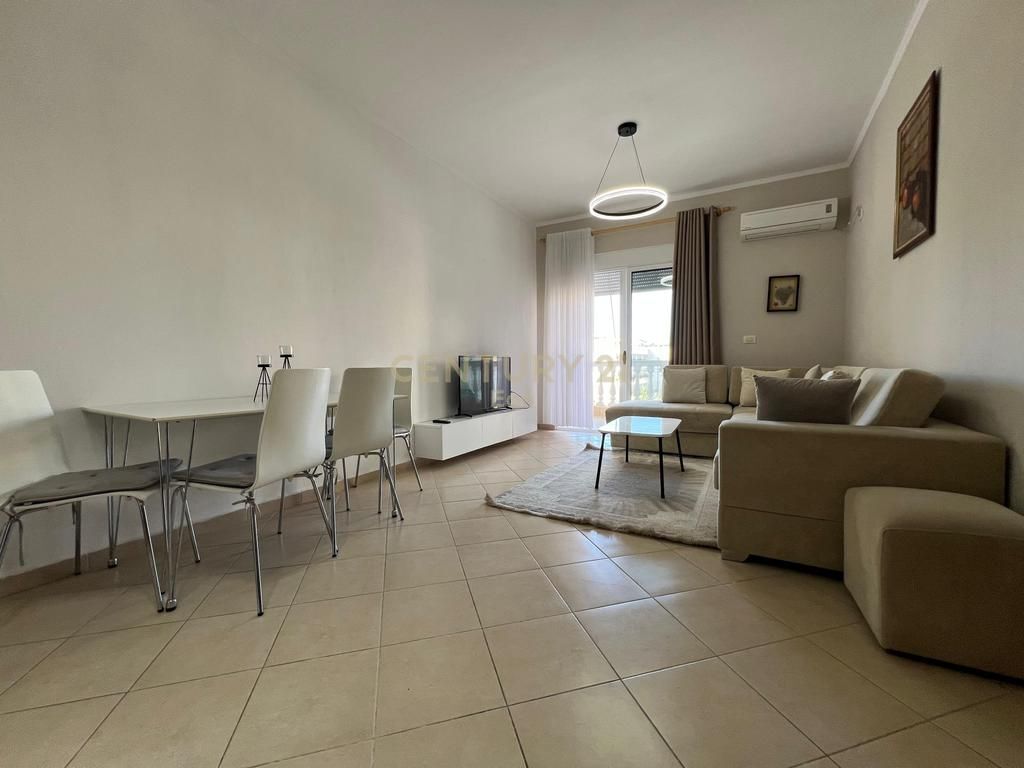 Shitet Super Apartament 1+1në Golem !!