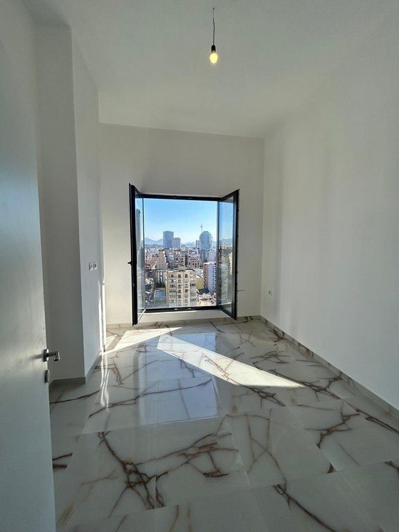 Jepet me qira apartament 2+1+2 me sipërfaqe totale 138.7 m² dhe verandë 27 m², në qendër të Tirana.