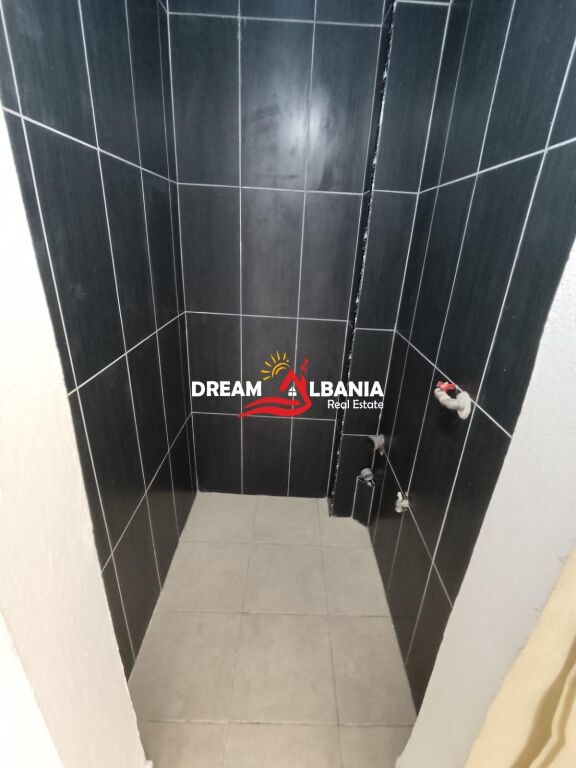 Jepet Ambjent Biznesi ne zonen e 21 Dhjetorit prane Bar Gravity ( ID 42611408 )