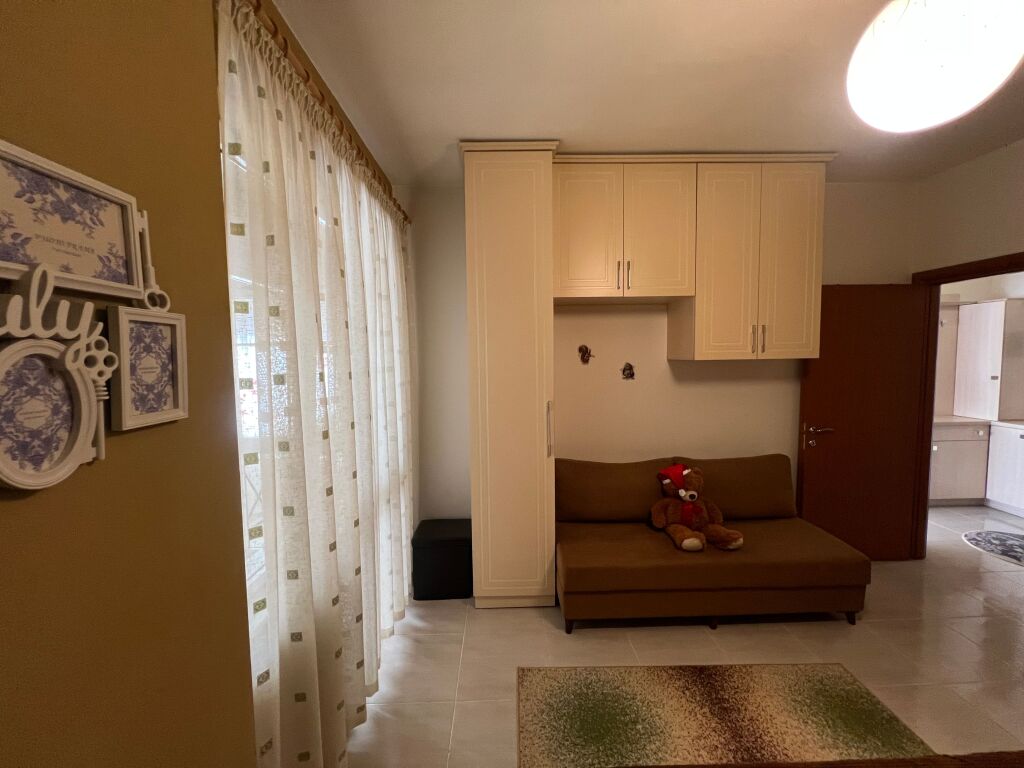 In vendita 1+1, Astir, Vicino al Rrethit, Completamente arredato